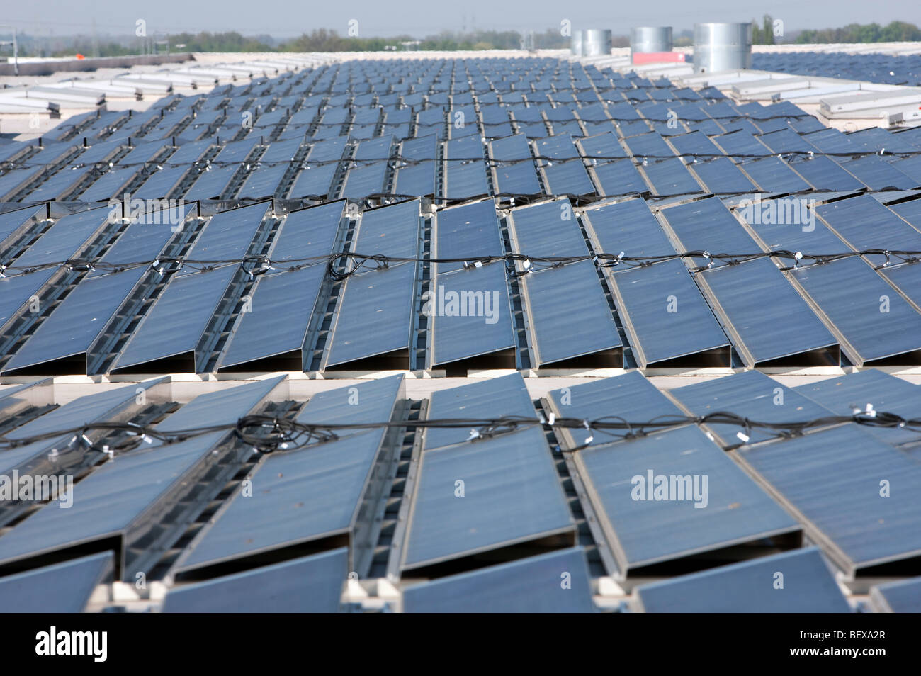 Impianto fotovoltaico sul tetto a Volkswagen AG Foto Stock