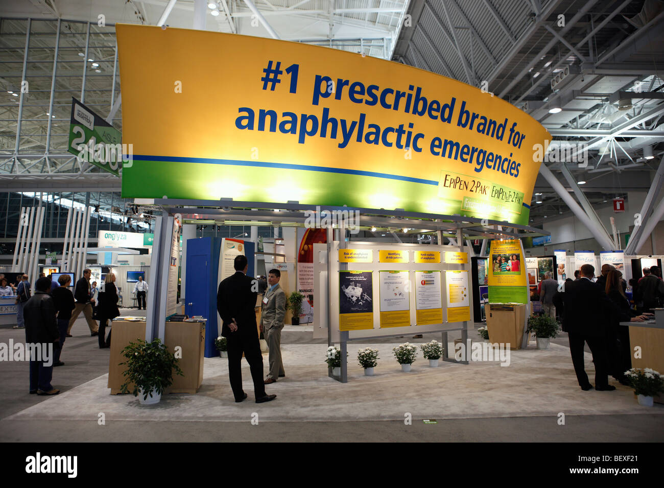 Società di farmaco la visualizzazione ad una convenzione di medici, Boston Convention Center Foto Stock