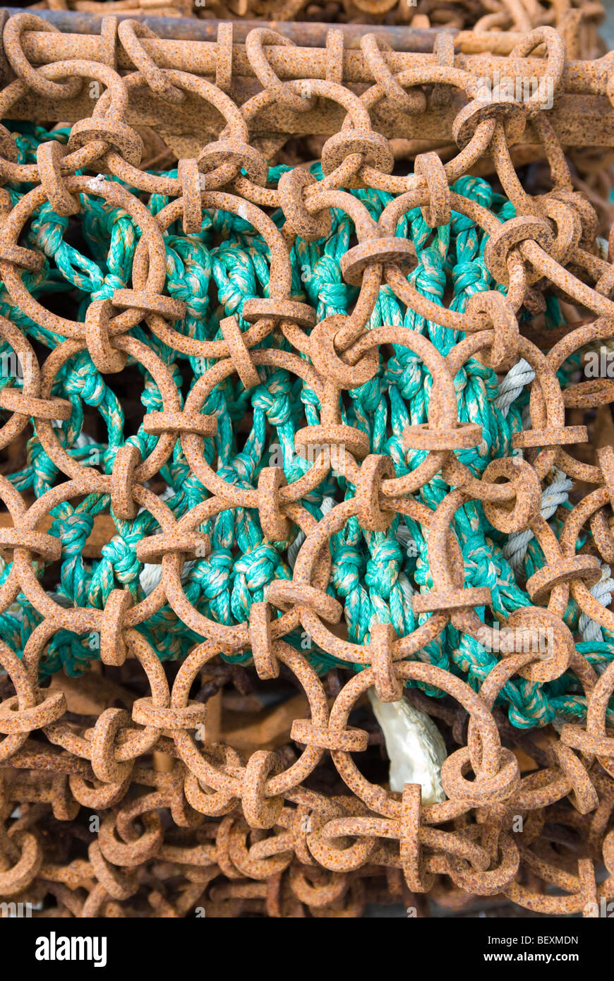 Dettaglio della memorizzata di attrezzature da pesca a terra in Scozia Foto Stock