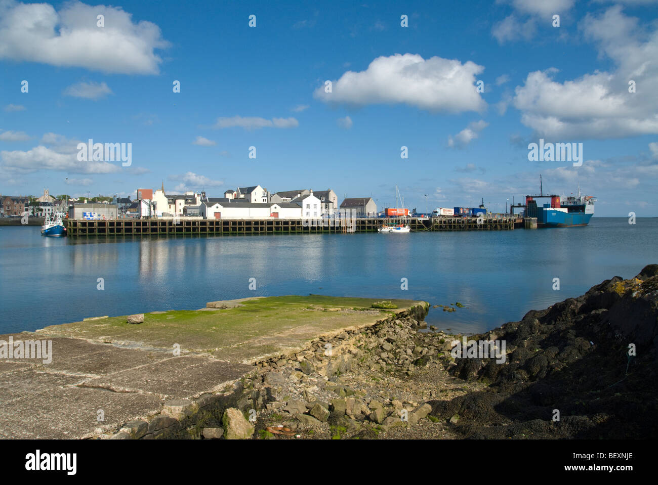 Vista sul porto di Stornoway, isola di Lewis, Scozia Foto Stock