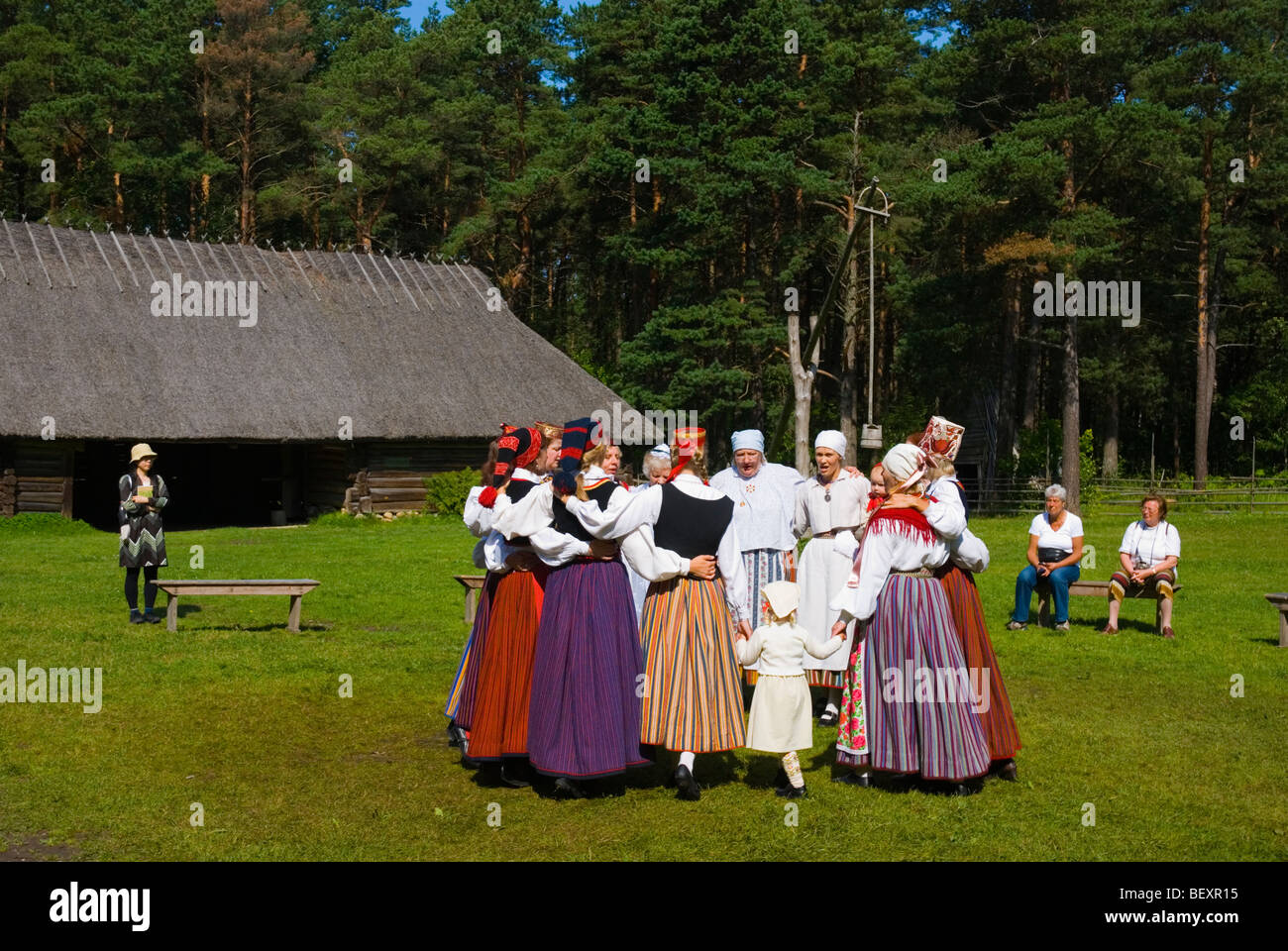 Ballo folk e musica spettacolo Vabaöhumuuseum outdoor Heritage Museum a Rocco al mare a Tallinn Estonia Europa Foto Stock