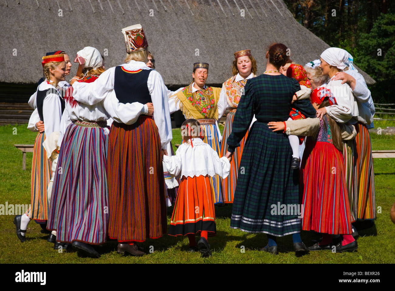 Ballo folk e musica spettacolo Vabaöhumuuseum outdoor Heritage Museum a Rocco al mare a Tallinn Estonia Europa Foto Stock