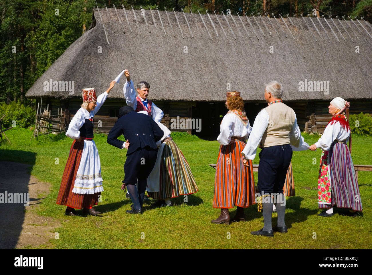 Ballo folk e musica spettacolo Vabaöhumuuseum outdoor Heritage Museum a Rocco al mare a Tallinn Estonia Europa Foto Stock