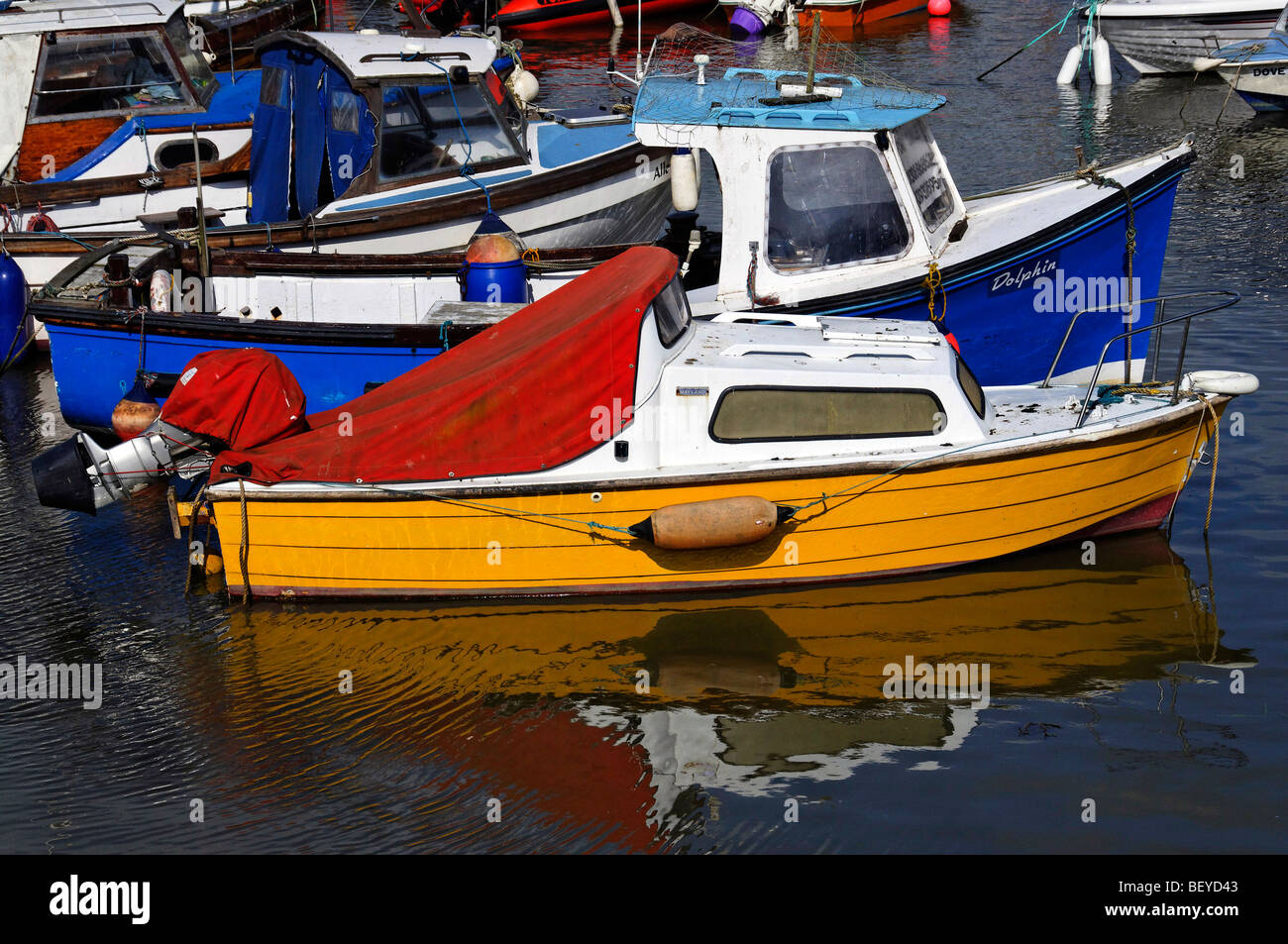 Barche colorate, West Bay, Dorset, England, Regno Unito Foto Stock