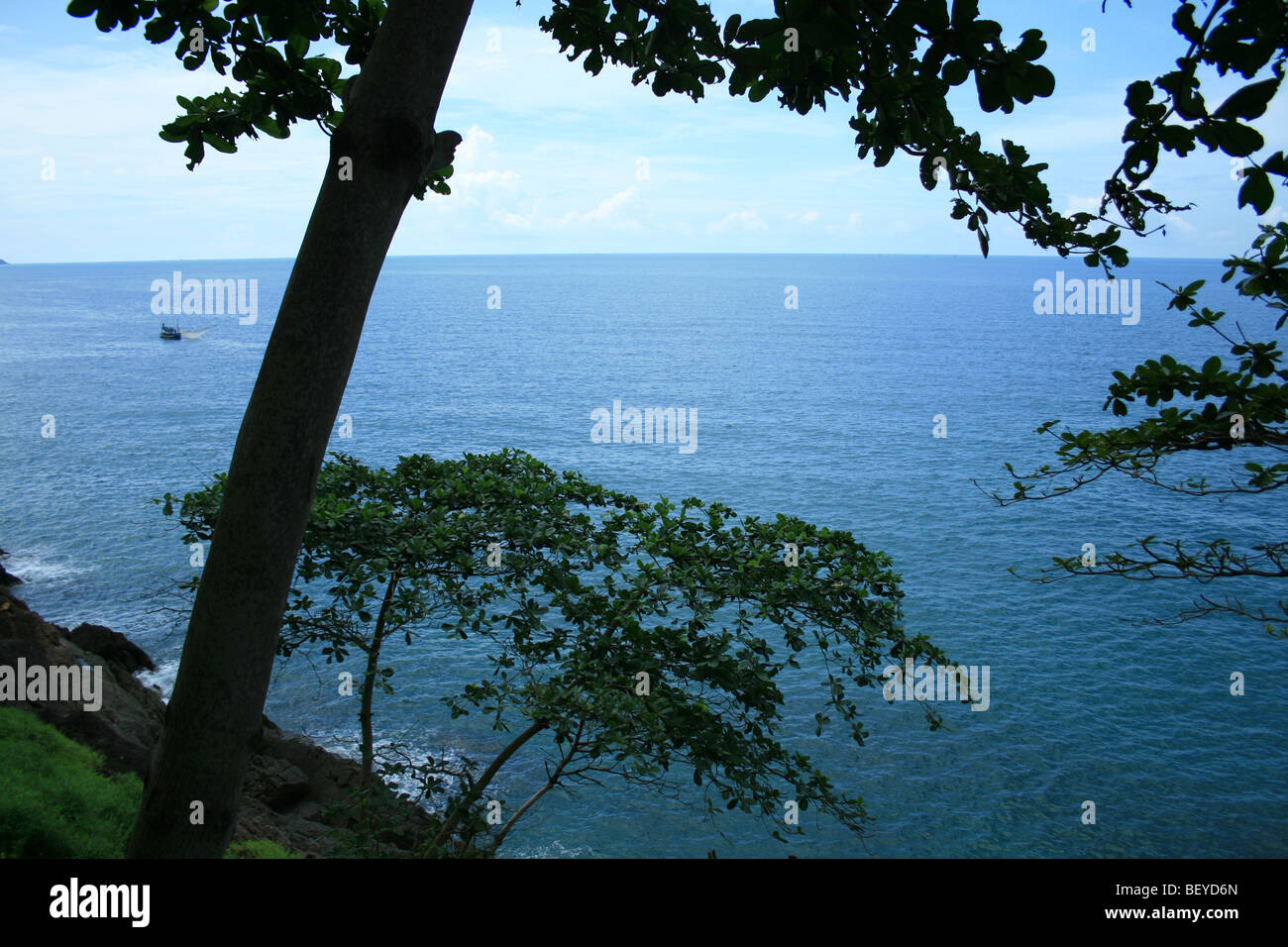 Ariel vista dell'oceano da un alta rupe, Koh Chang, Thailandia Foto Stock