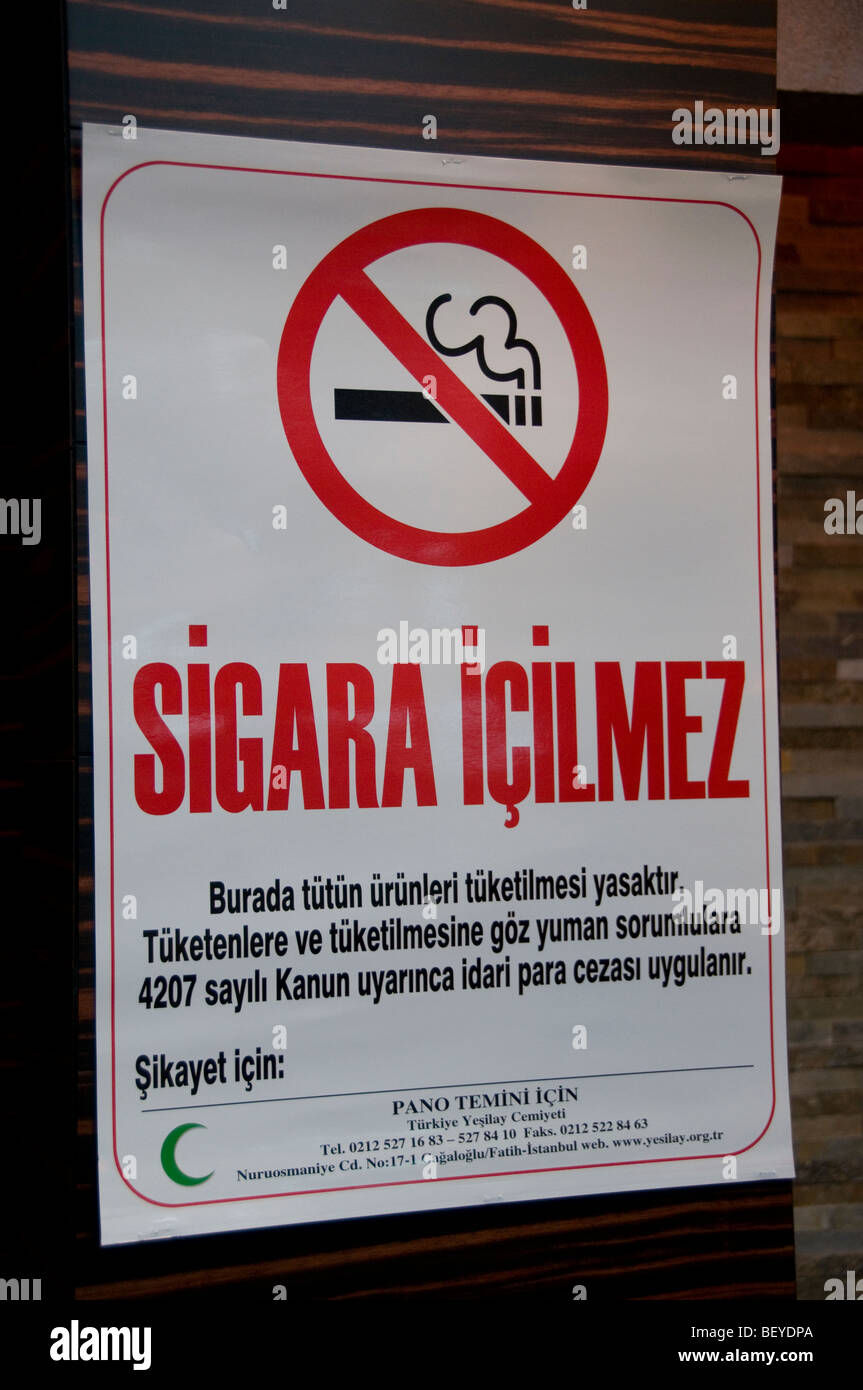 Istanbul Turchia moderna nel ristorante è vietato fumare Foto Stock