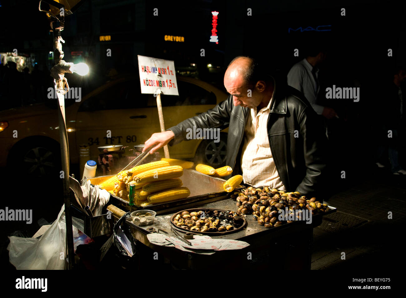 Castagne di castagno granturco indiano di tutolo di mais Istanbul Istiklal Caddesi Beyoglu Foto Stock