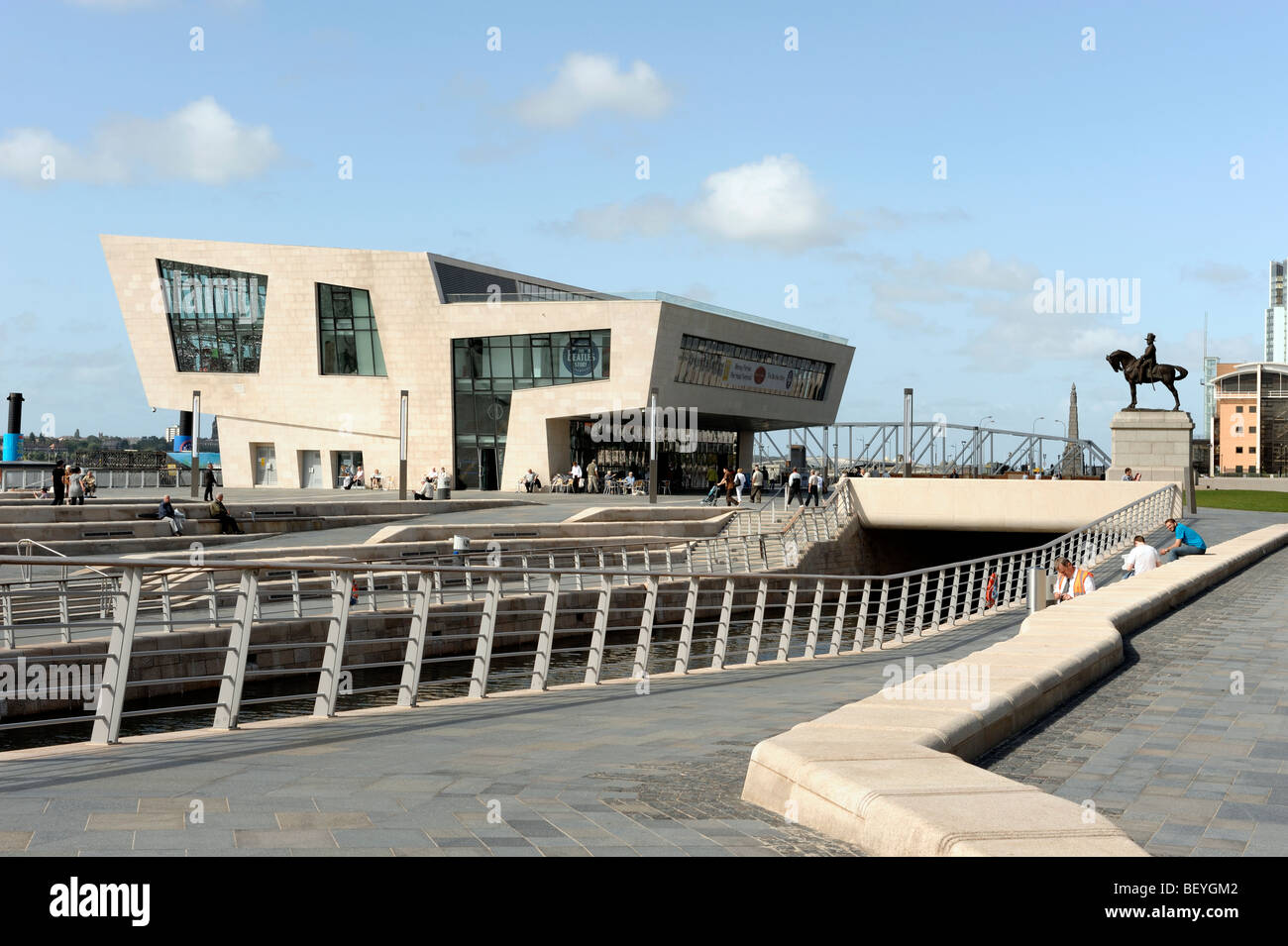 Storia dei Beatles e Ferry Terminal Pier Head Liverpool Merseyside England Regno Unito Foto Stock
