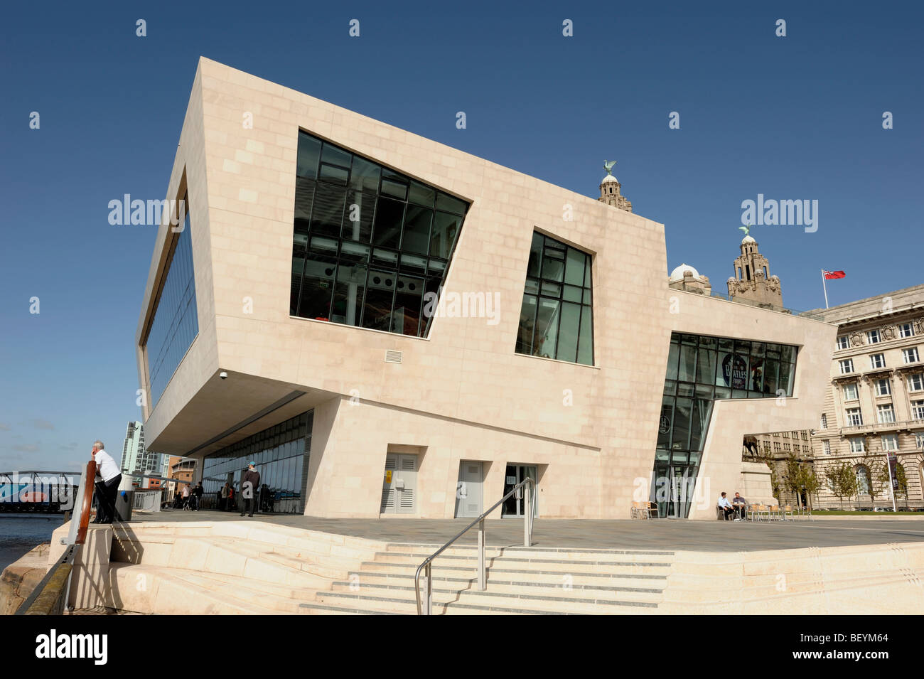 Storia dei Beatles e Ferry Terminal Pier Head Liverpool Merseyside England Regno Unito Foto Stock
