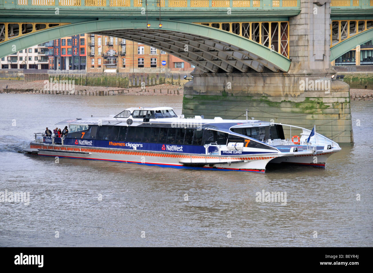 Thames clippers traghetto sul fiume, London, Regno Unito Foto Stock