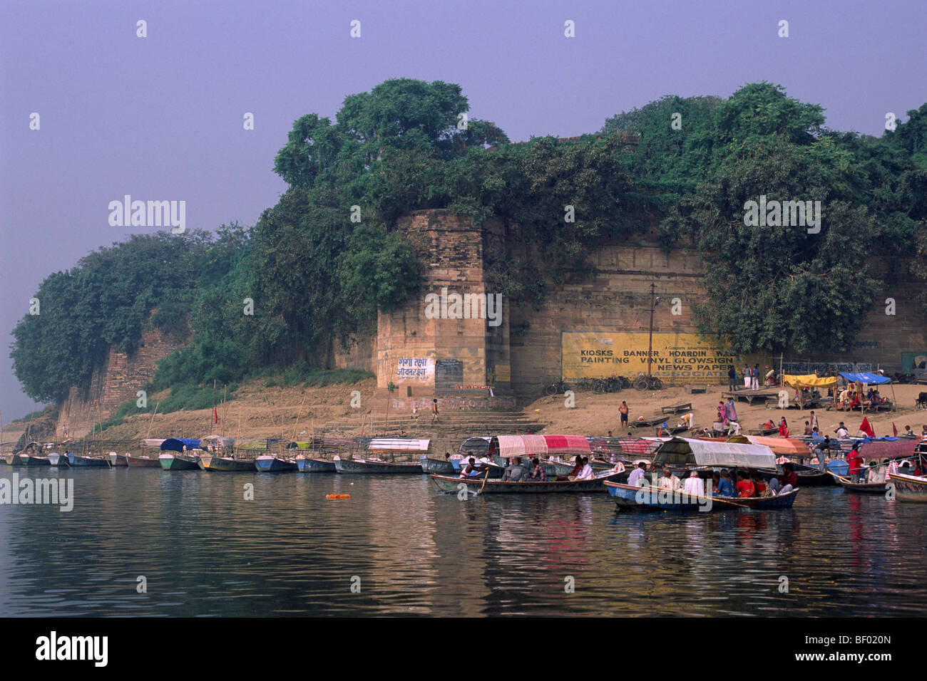 India, Uttar Pradesh, Prayagraj (Allahabad), Sangam, la confluenza dei fiumi Gange e Yamuna Foto Stock