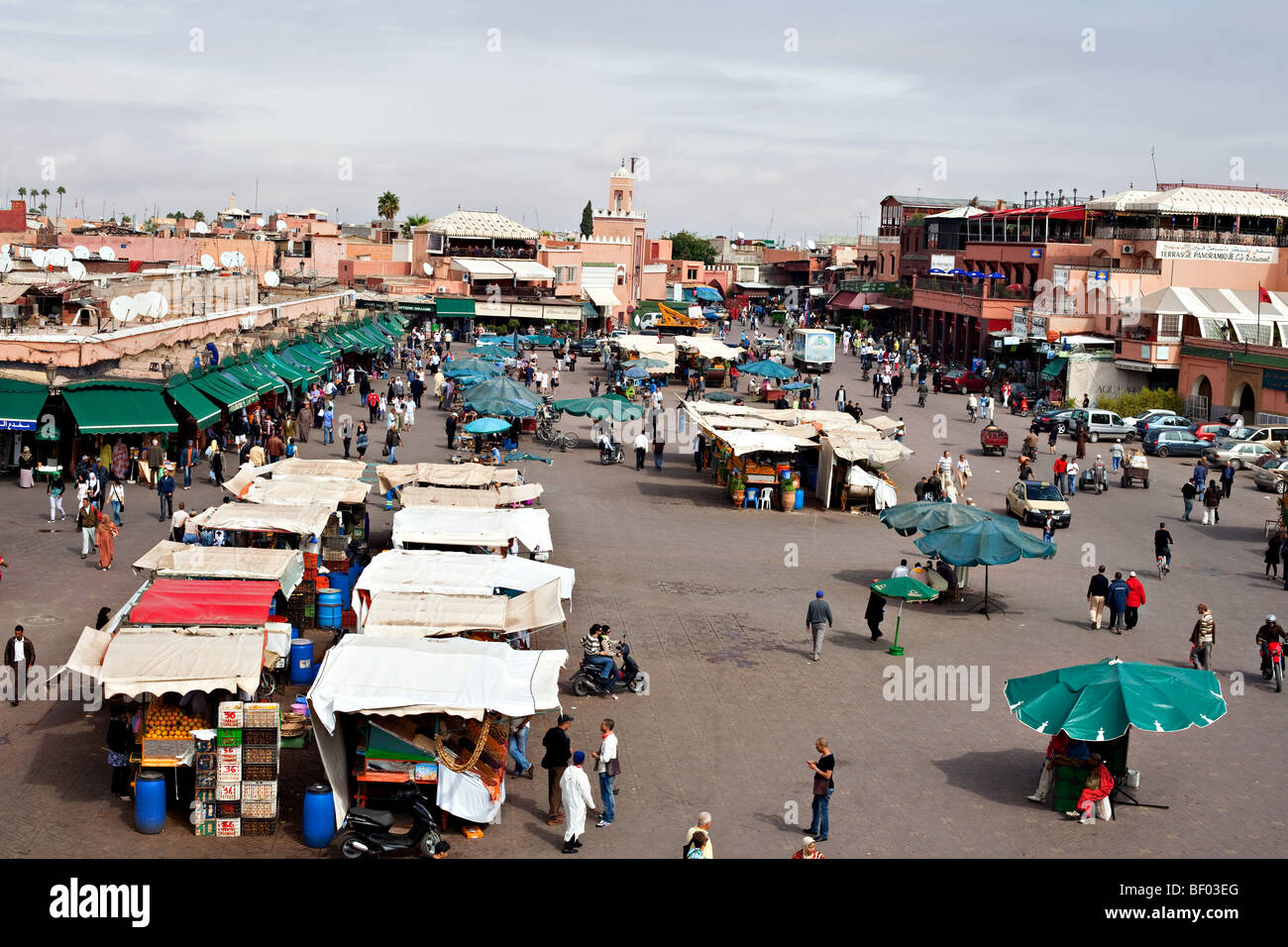 Jemaa el Fna piazza principale nella medina di Marrakech, Marocco. Foto Stock