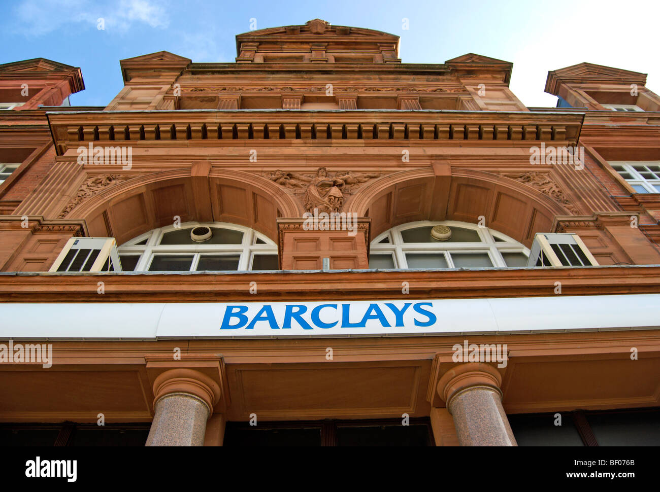 Dettagli esterni di Barclays Bank del Wimbledon Village, a sud-ovest di Londra - Inghilterra Foto Stock