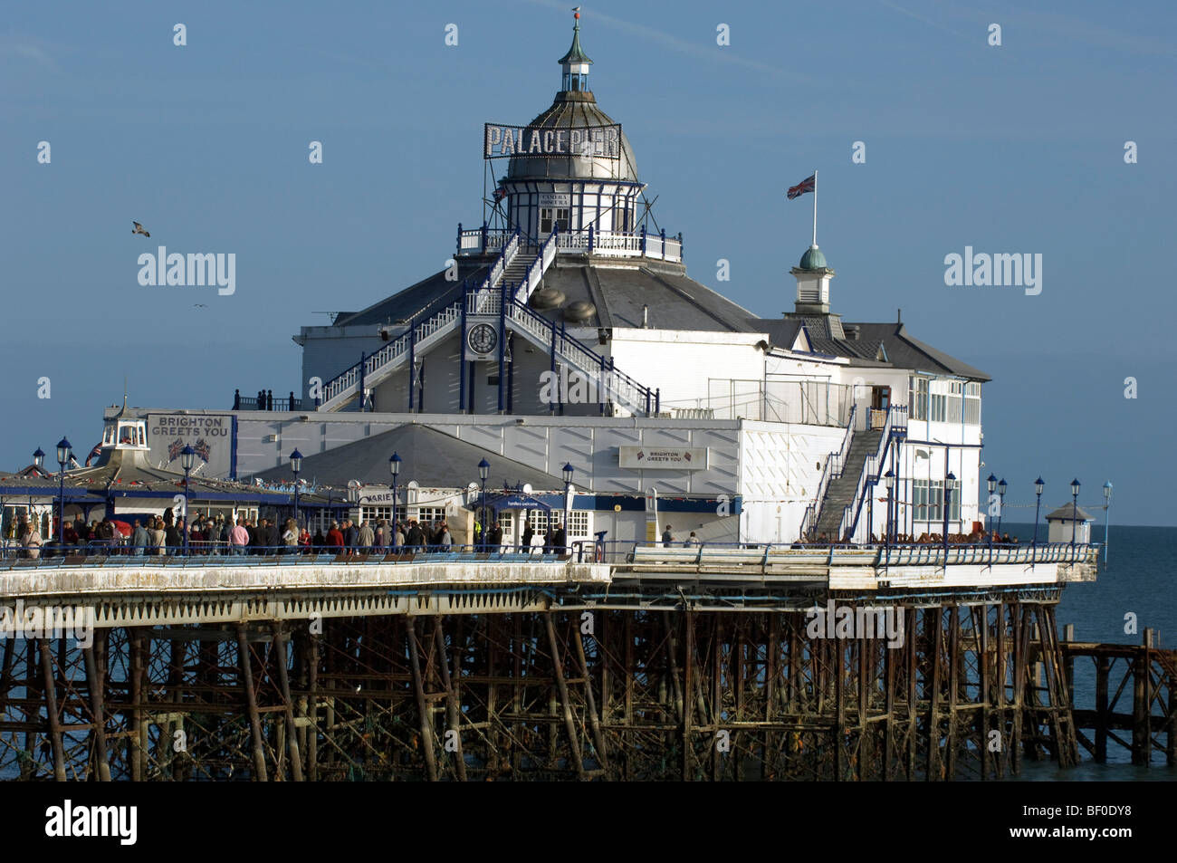 Eastbourne Pier rinominato Brighton Palace Pier per il 2009 posizione di ripresa di un 1960s versione di 'Brighton Rock' Foto Stock