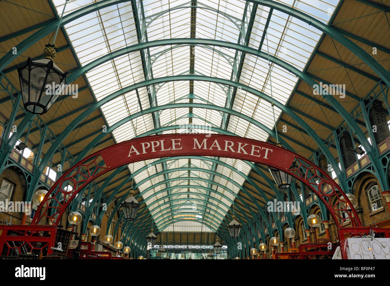 Apple mercato segno Covent Garden Londra Inghilterra REGNO UNITO Foto Stock