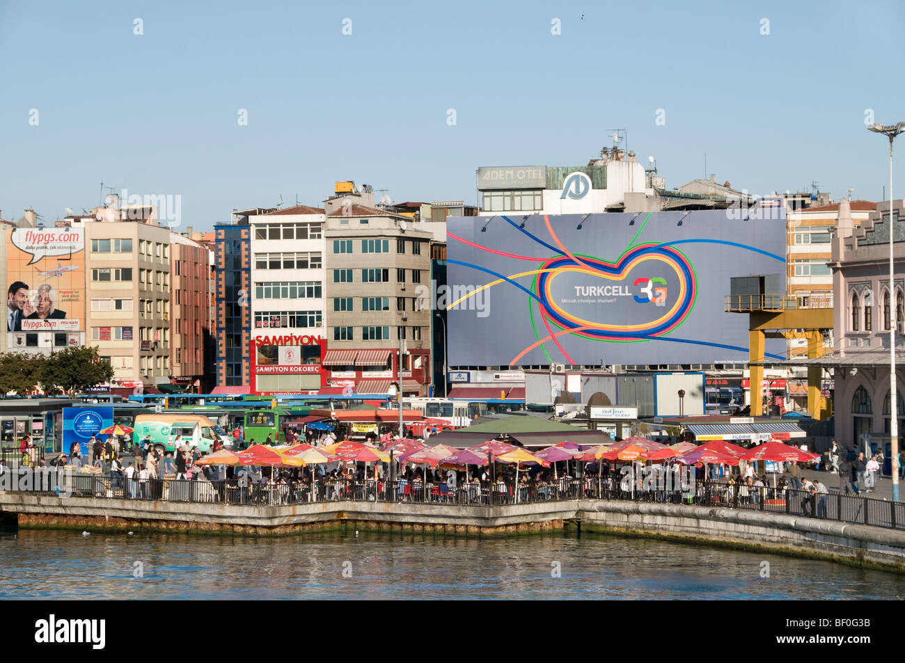 Istanbul Bosforo Uskudar Port Harbour Turchia Barca Foto Stock