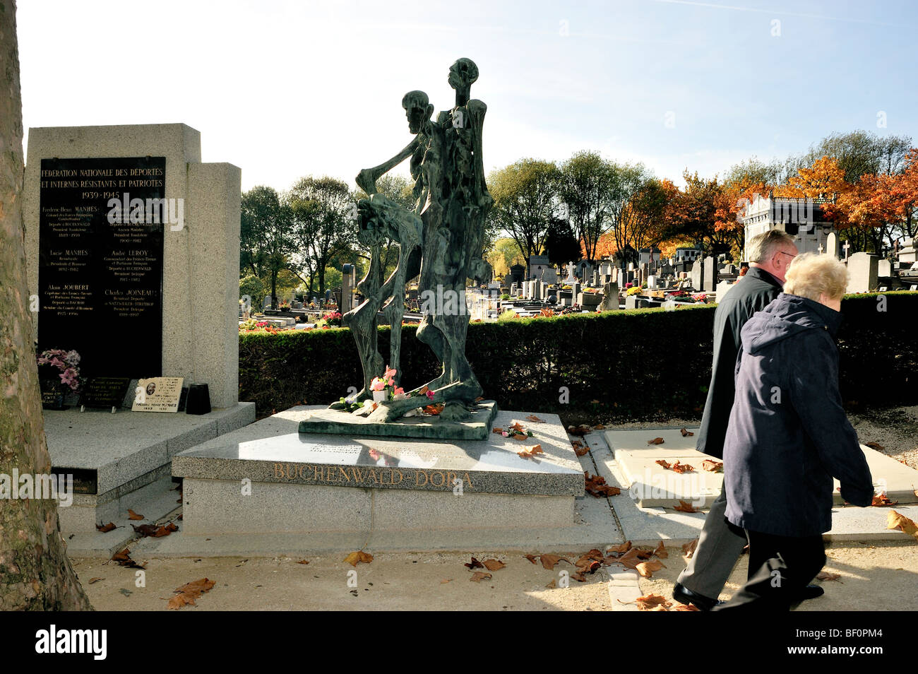 Parigi, Francia - Cimitero di Pere Lachaise, Monumento agli ebrei deportato al campo di concentramento di Buchenwald-Dora Olocausto nella seconda guerra mondiale. Persecuzione degli ebrei, delle persone Foto Stock