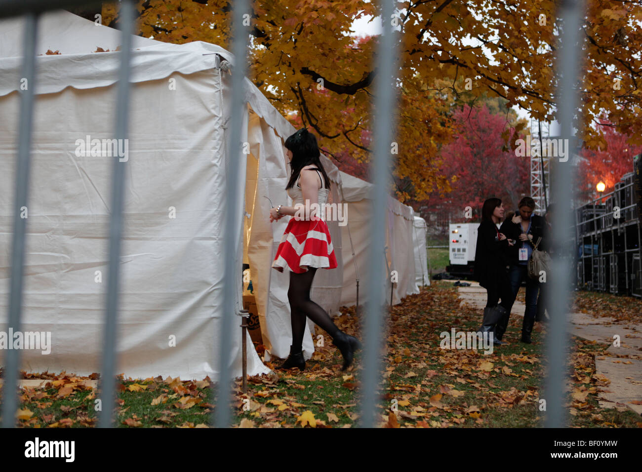 Victoria's Secret rosa in concerto a Dunn Meadow presso la Indiana University. Foto Stock