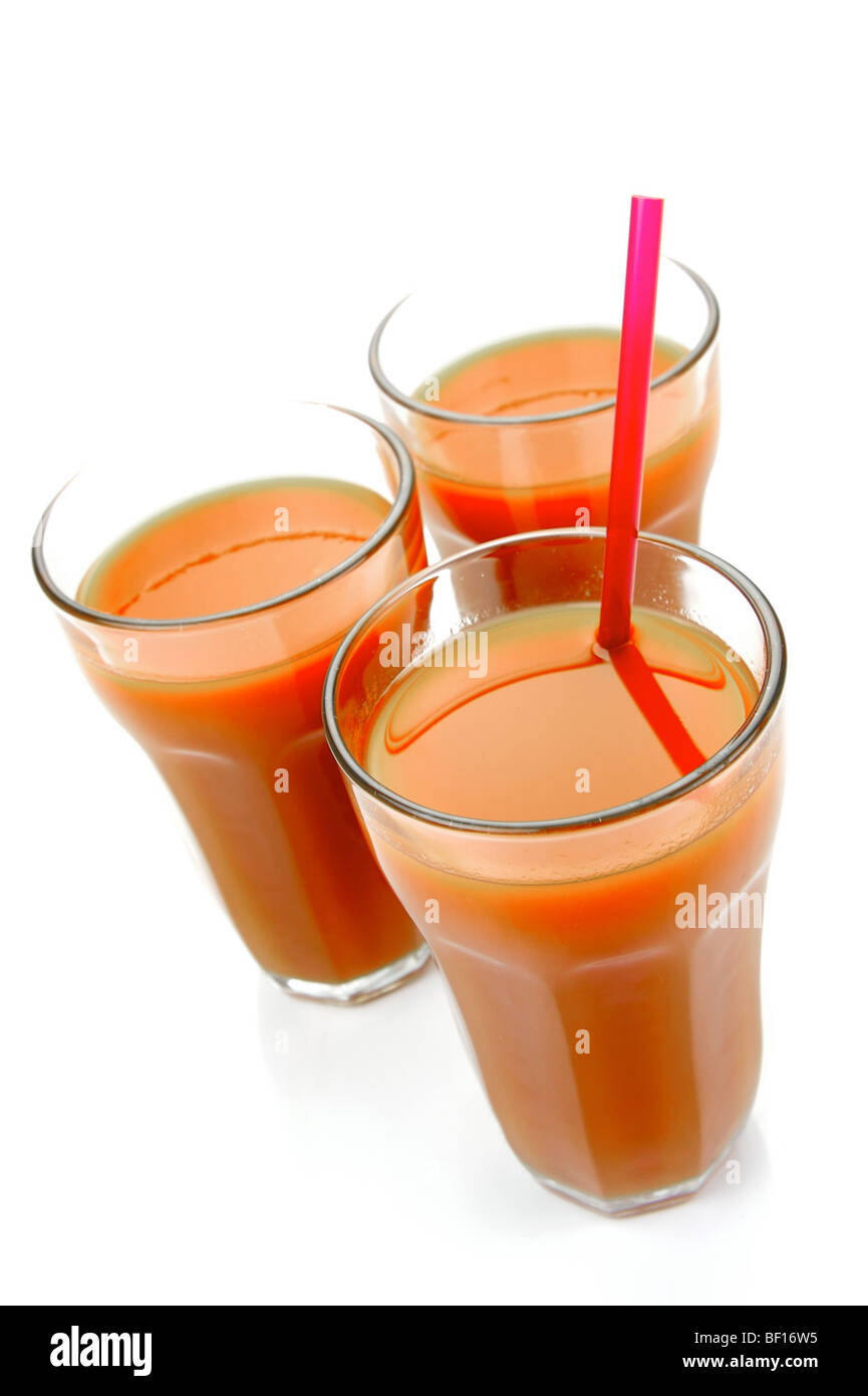 I succhi di pomodoro isolata contro uno sfondo bianco Foto Stock