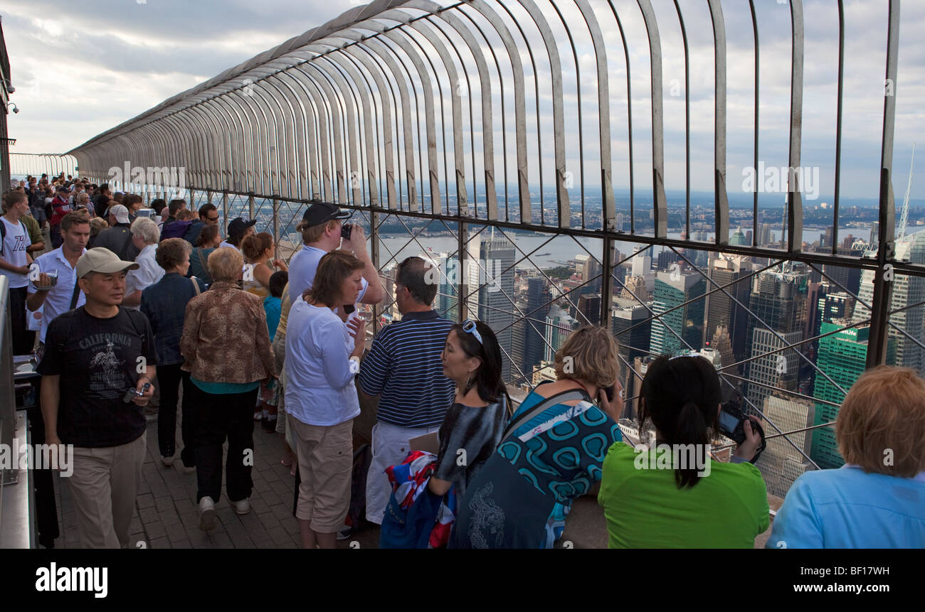 Turisti dell'Empire State Building Foto Stock