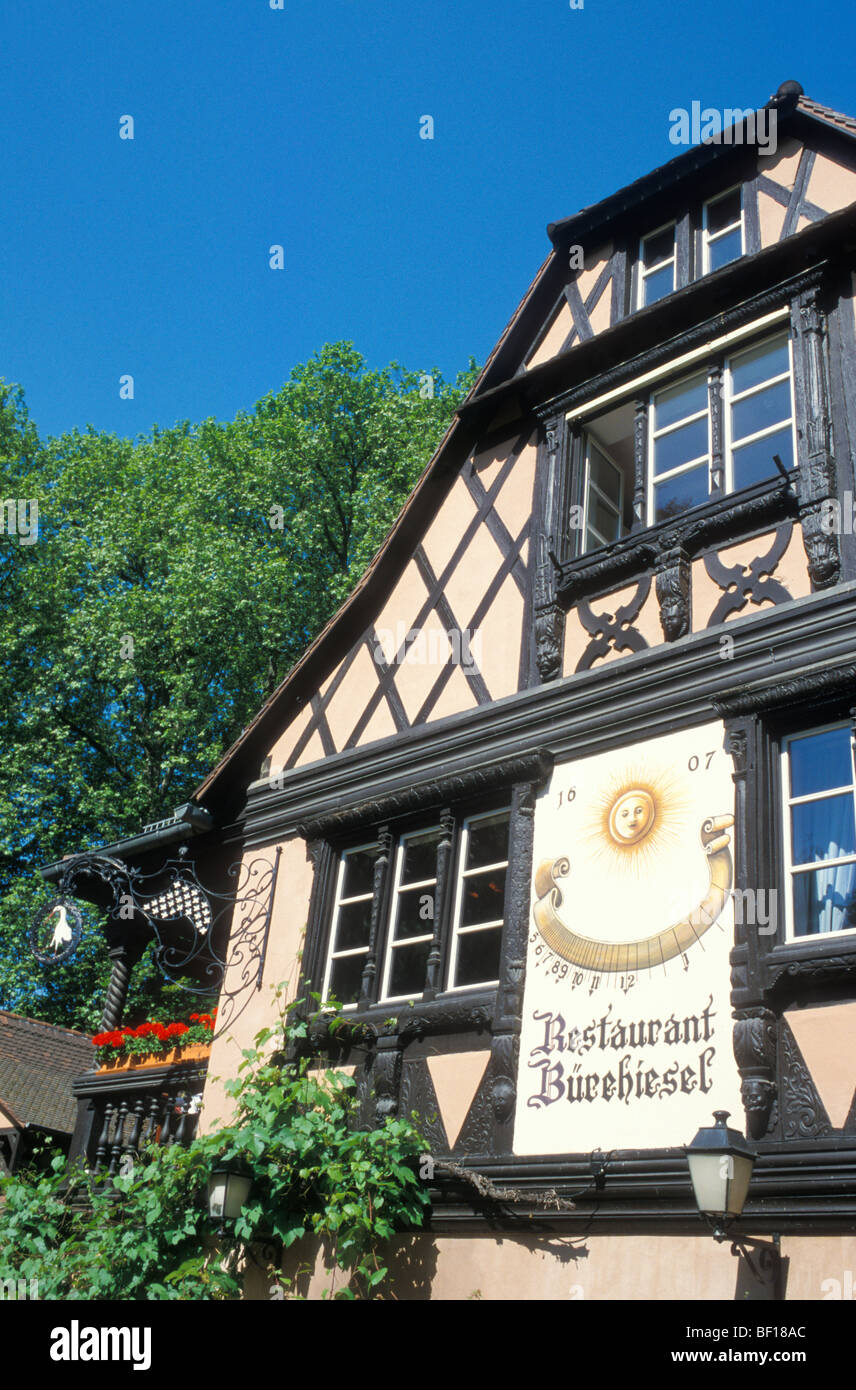 La facciata il Ristorante Gourmet Burehiesel a Strasburgo, Alsazia, Francia Foto Stock