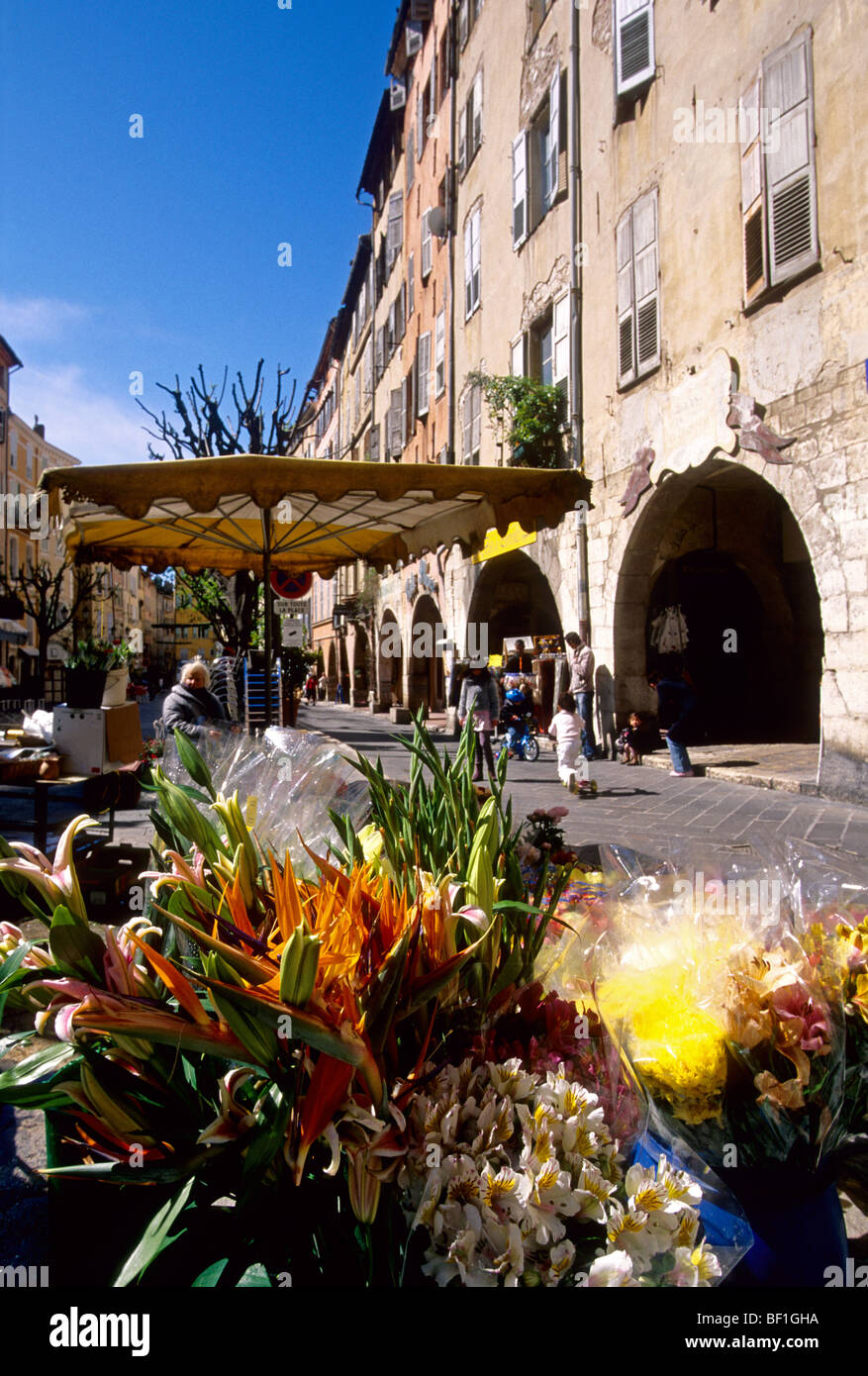 Il medievale 'Place aux Aires' nella vecchia città di Grasse Foto Stock