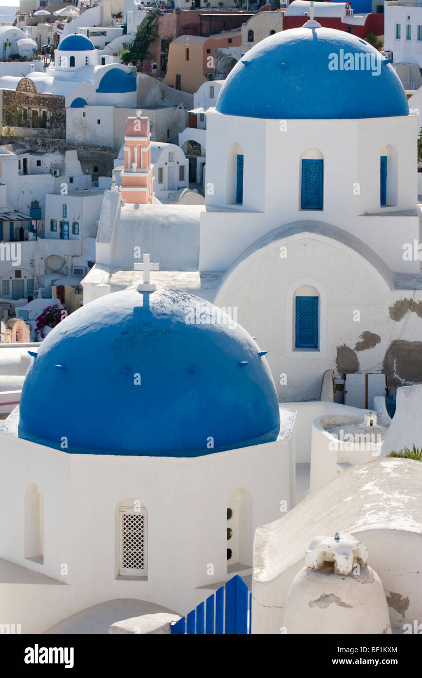 Edifici classici in Santorini ritagliato per telaio di riempimento Foto Stock