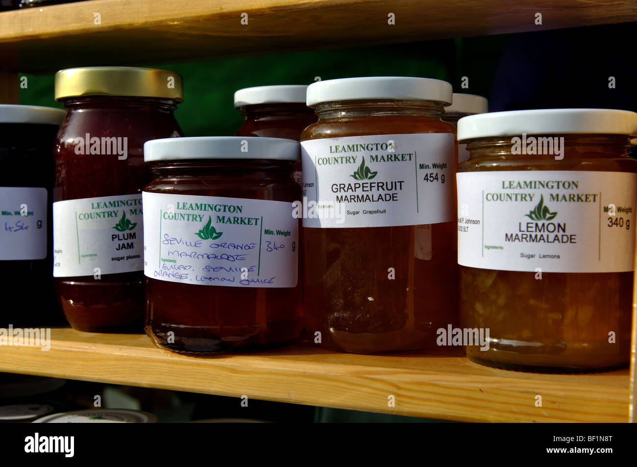 Vasi di marmellata fatta in casa e marmellate in vendita, REGNO UNITO Foto Stock