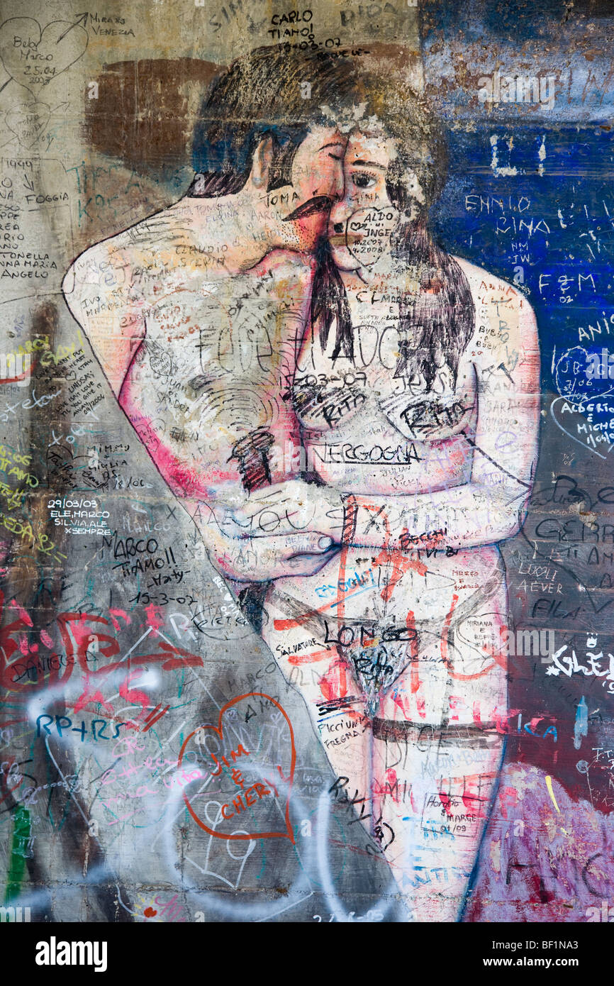 Amore graffiti e pittura di amanti, Via dell'Amore cammino di amore, Cinque Terre Liguria, Italia Foto Stock