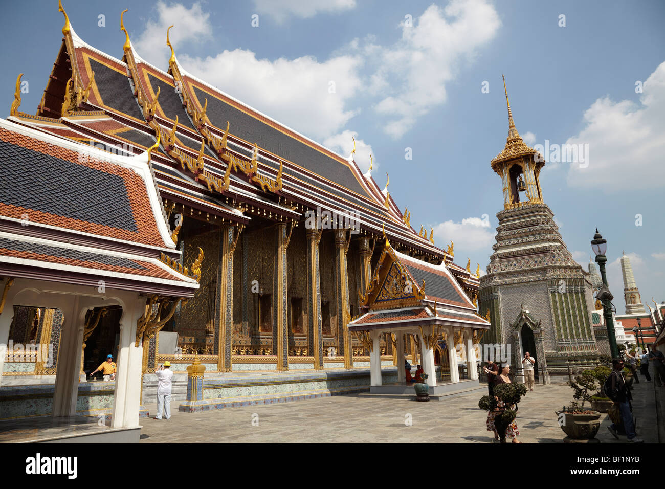 Il Wat Phra Kaew (il Tempio del Budda di smeraldo e Gran Palazzo Reale di Bangkok, Tailandia. Foto Stock