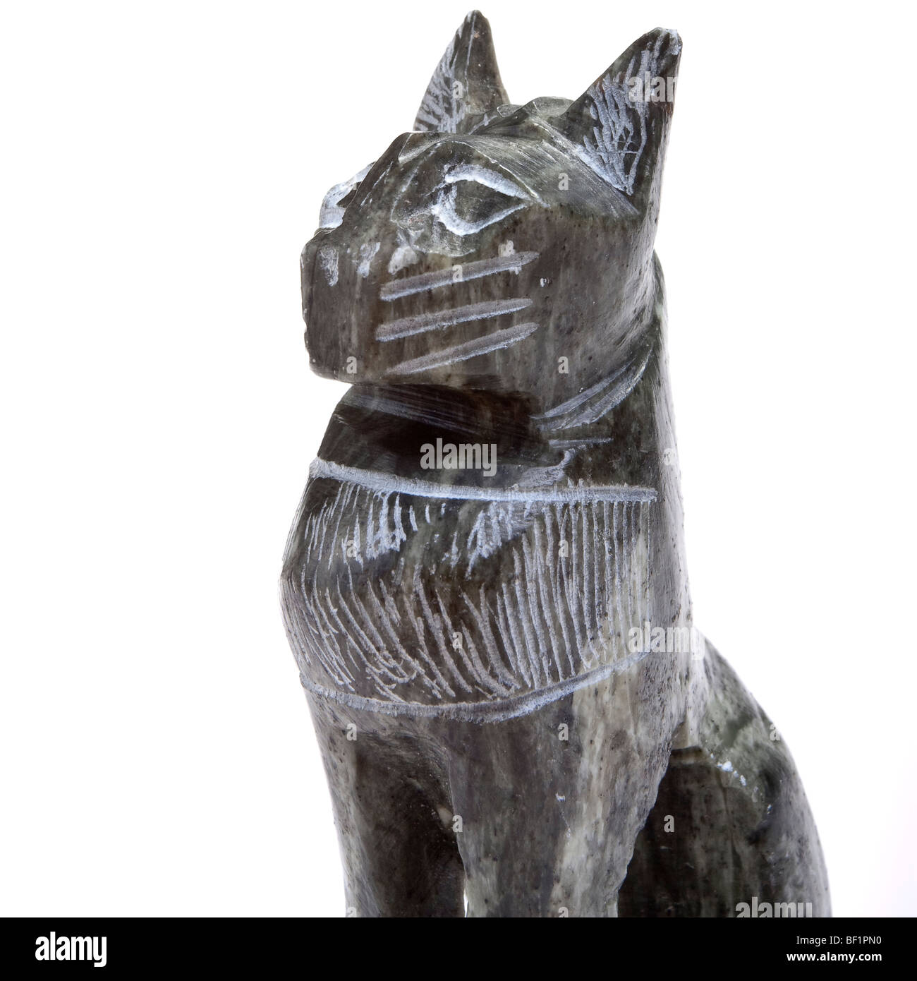 Stile egiziano marmo ornamento cat isolata contro uno sfondo bianco. Foto Stock