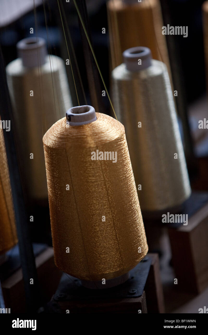 Mandrini rocchetti di fili di seta. Foto Stock