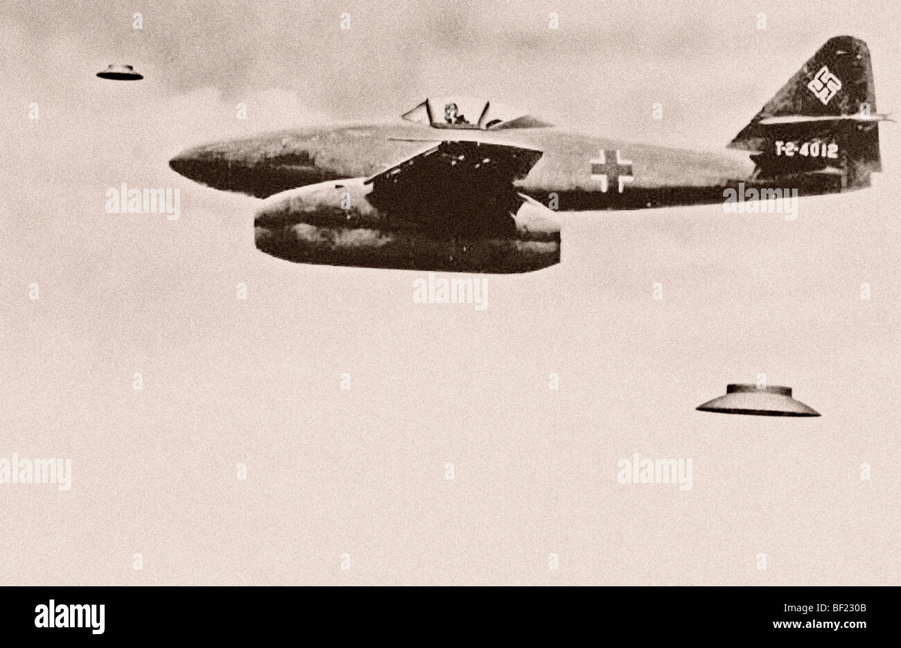 Appena scoperto "vintage" fotografie di Nazi dischi volanti (battenti piattini, Foo Fighters, UFO) Foto Stock