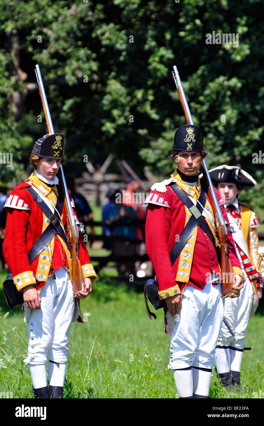 British Redcoats - costume guerra rivoluzionaria americana (1770's) era rievocazione Foto Stock
