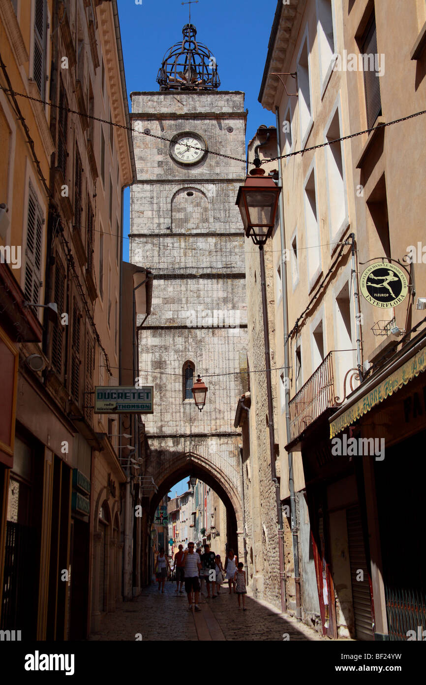 La porta medievale della città di apt Foto Stock