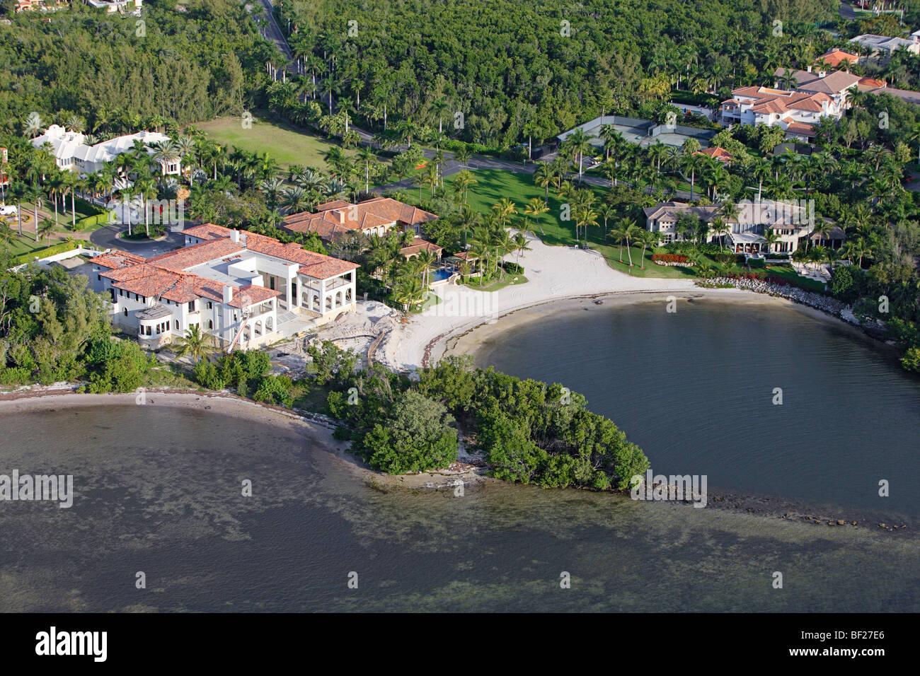Vista aerea di una villa di lusso in una piccola baia, Coral Gables, Miami, Florida, Stati Uniti d'America Foto Stock