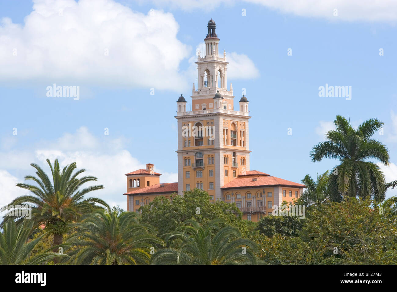 La torre di Biltmore Hotel sopra tree tops, Miami, Florida, Stati Uniti d'America Foto Stock
