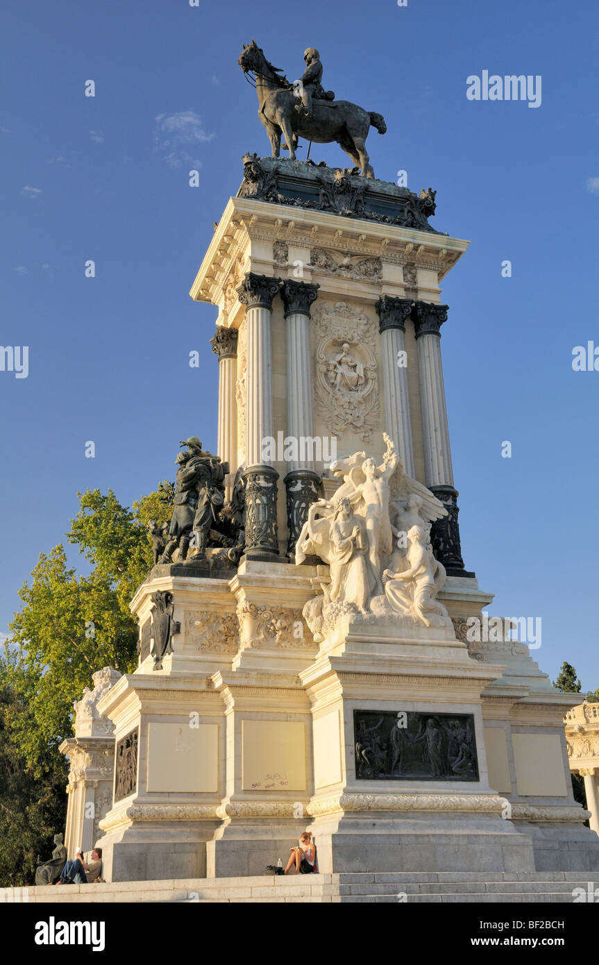 Il re Alfonso XII monumento, Parque del Buen Retiro, Madrid, Spagna Foto Stock
