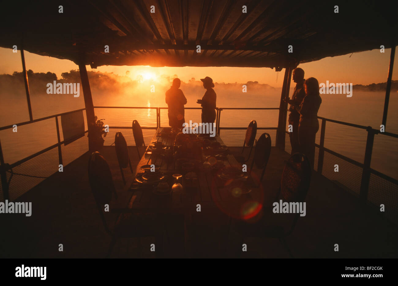 River safari al tramonto, fiume Zambesi, Zimbabwe Foto Stock