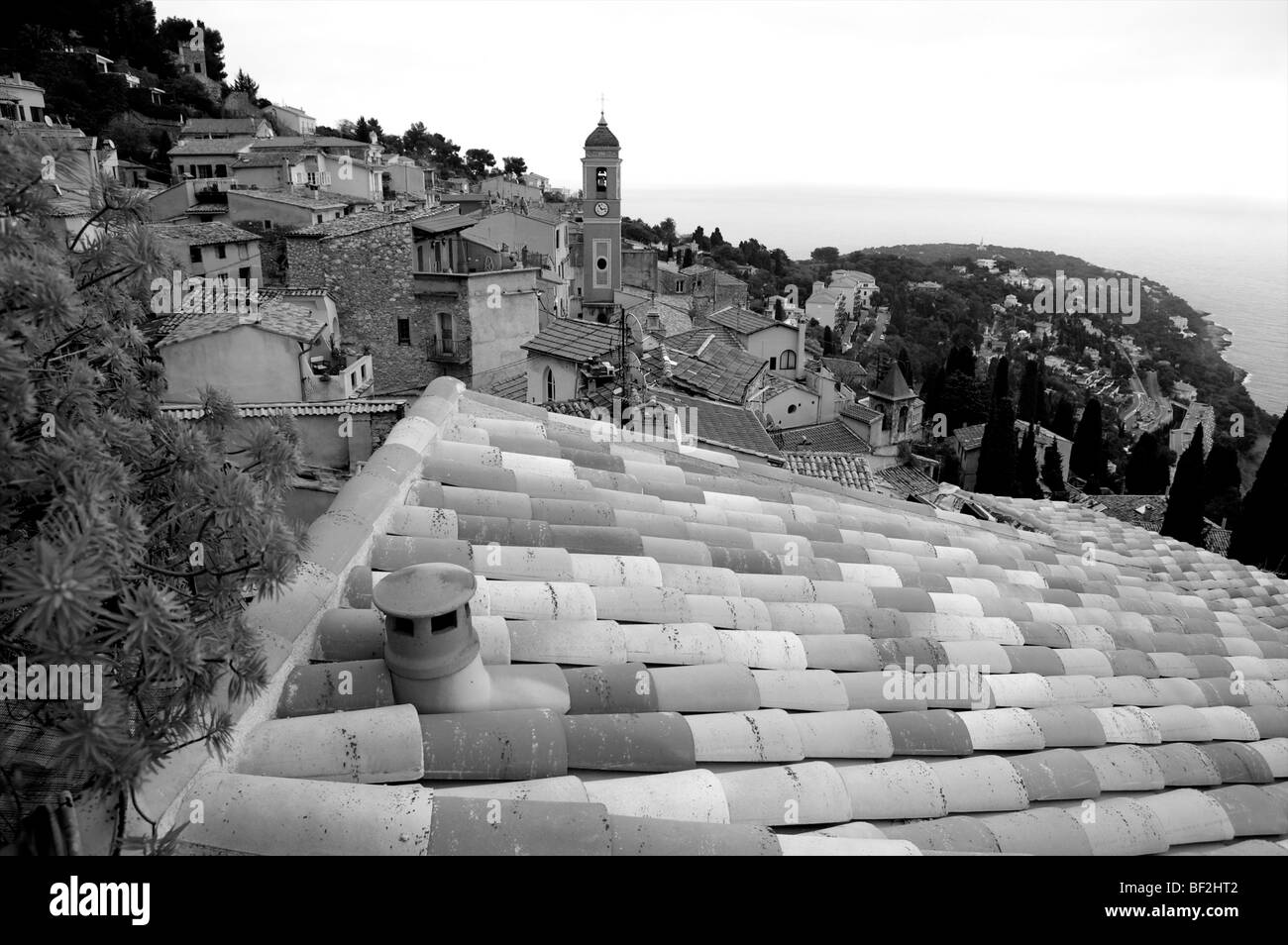 Roquebrune-Cap-Martinc Alpes-Maritimes villaggio a sud della Francia Riviera Frfench tipico villaggio francese alleato modi archi e percorsi Foto Stock