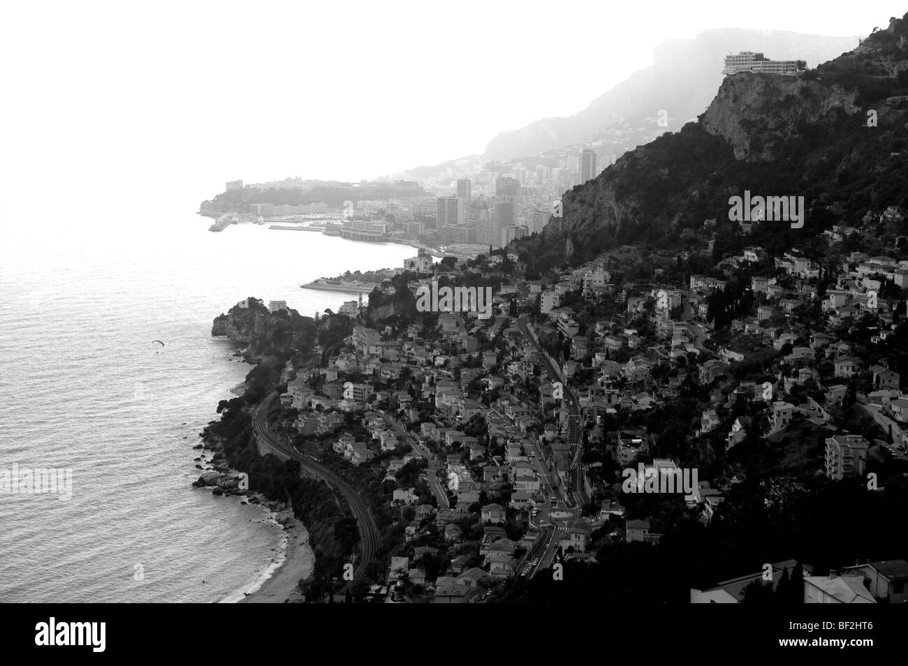 Il principato di Monaco in inverno la luce in bianco e nero Foto Stock