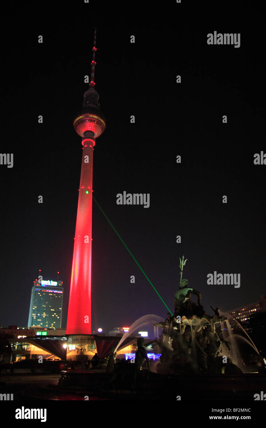 Torre della televisione sulla piazza Alexanderplatz, la festa delle luci 2009, Berlino, Germania, Europa Foto Stock