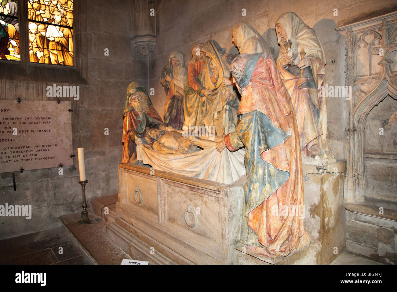 Francia, Semur en Auxois -Notre Dame a Semur-en-Auxois, Cristo è deposto nel sepolcro - Mise au Tombeau Foto Stock