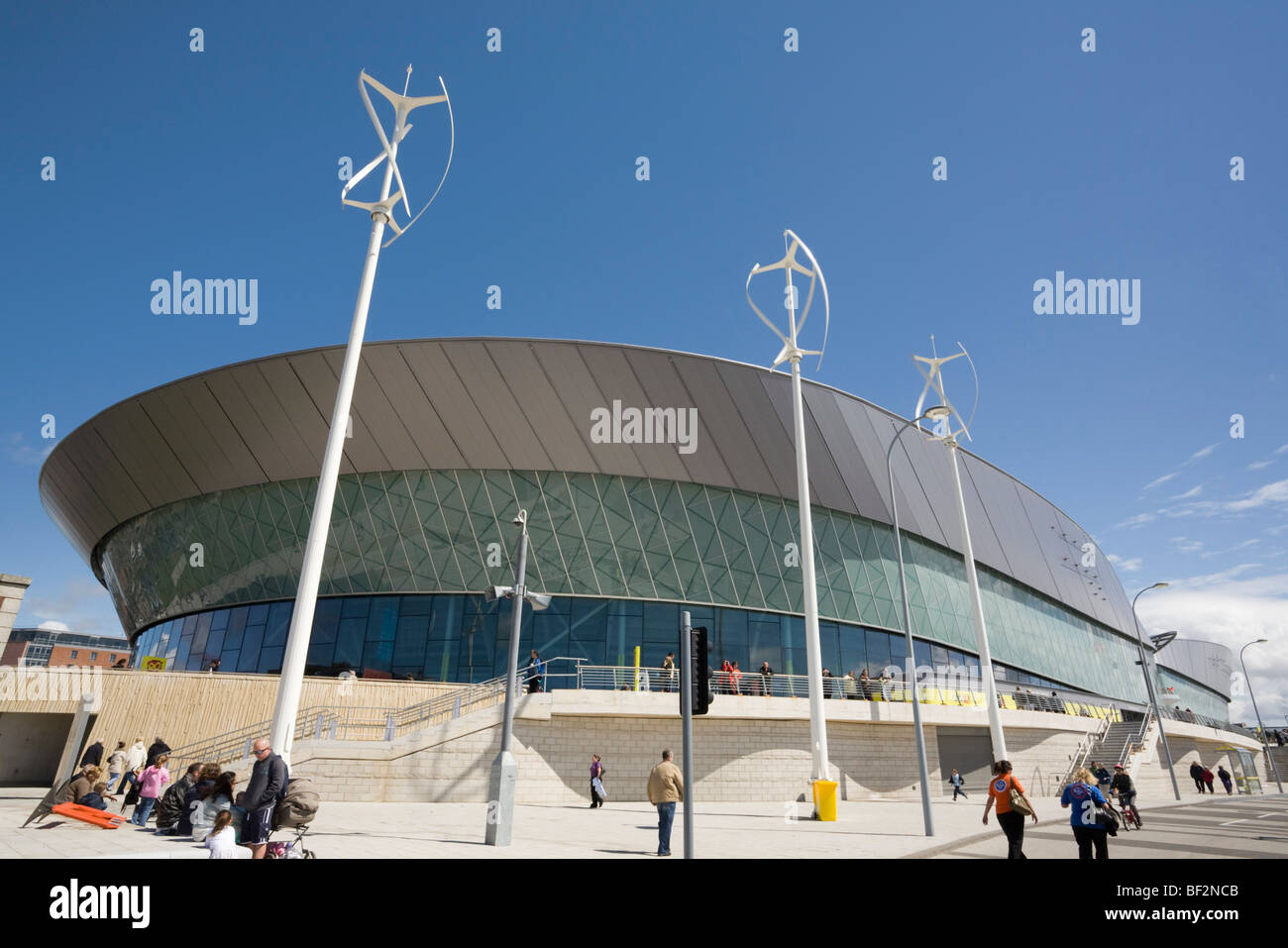 Kings Parade Liverpool Merseyside England Regno Unito moderna Arena e dal centro congressi ACC nave a forma di edificio esterno su waterfront Foto Stock