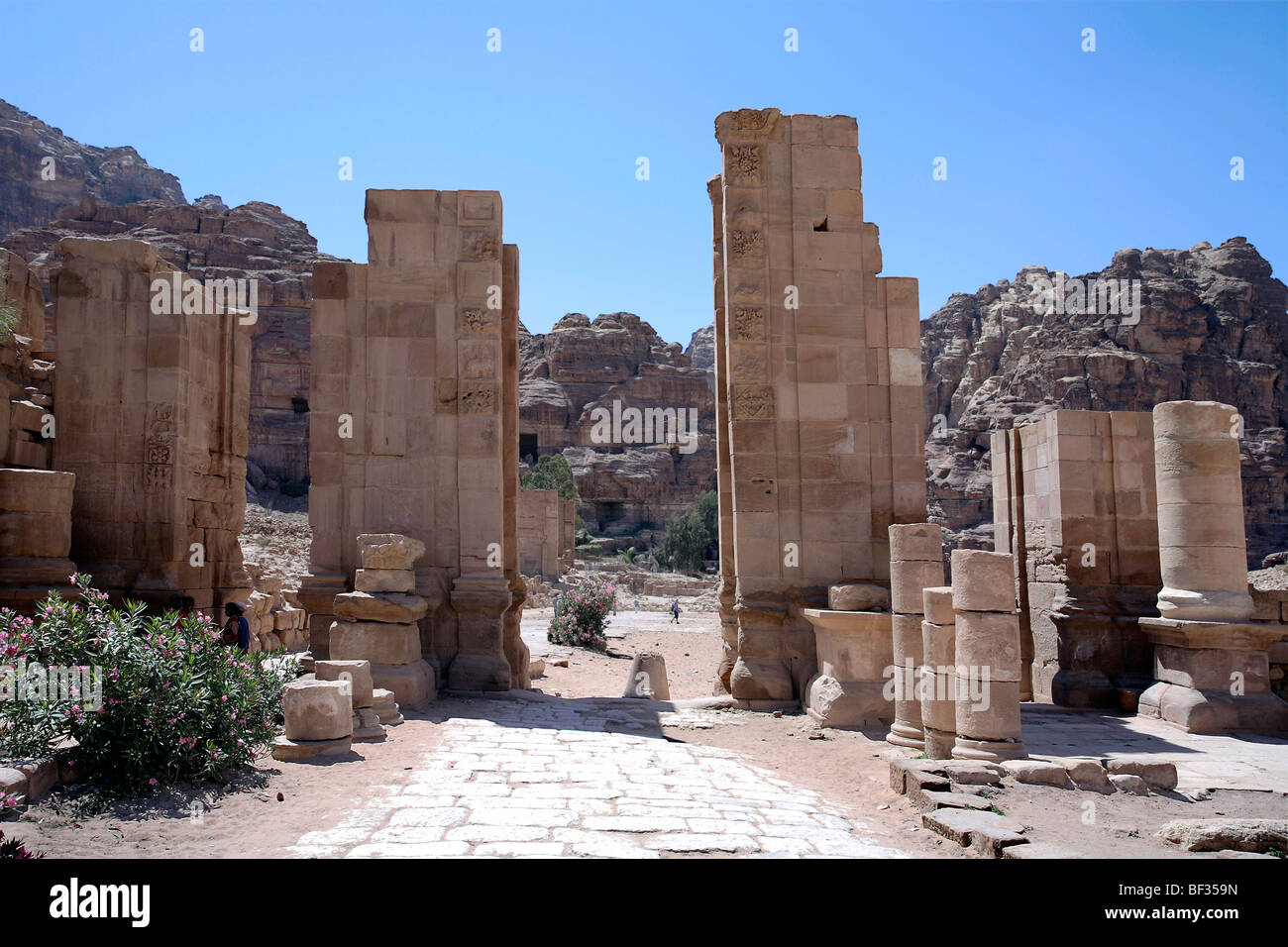 Giordania Petra, porta monumentale, facciata esterna rivolta verso il cardo (nord-sud street) UNESCO Foto Stock