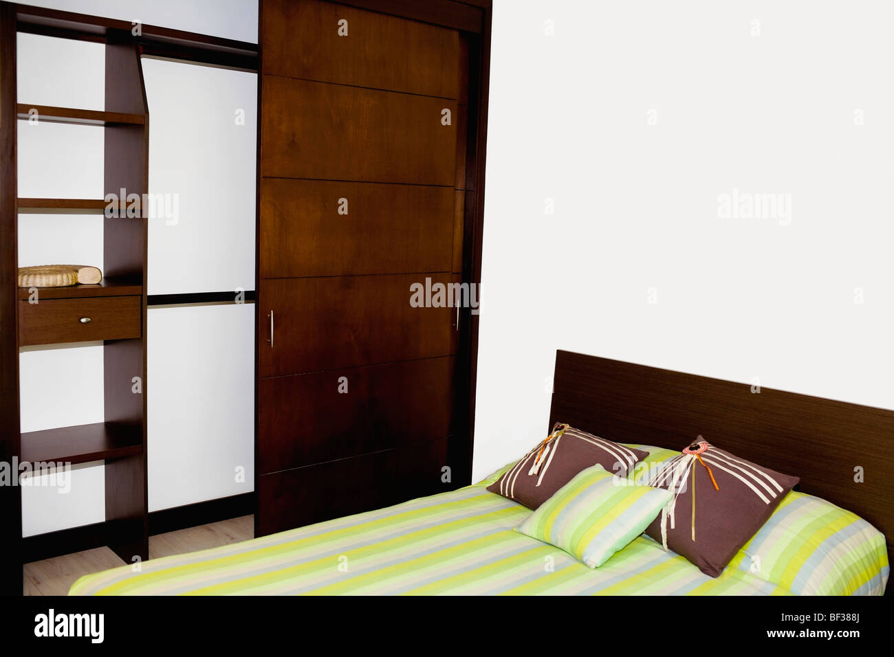 Gli interni di una camera da letto Foto Stock