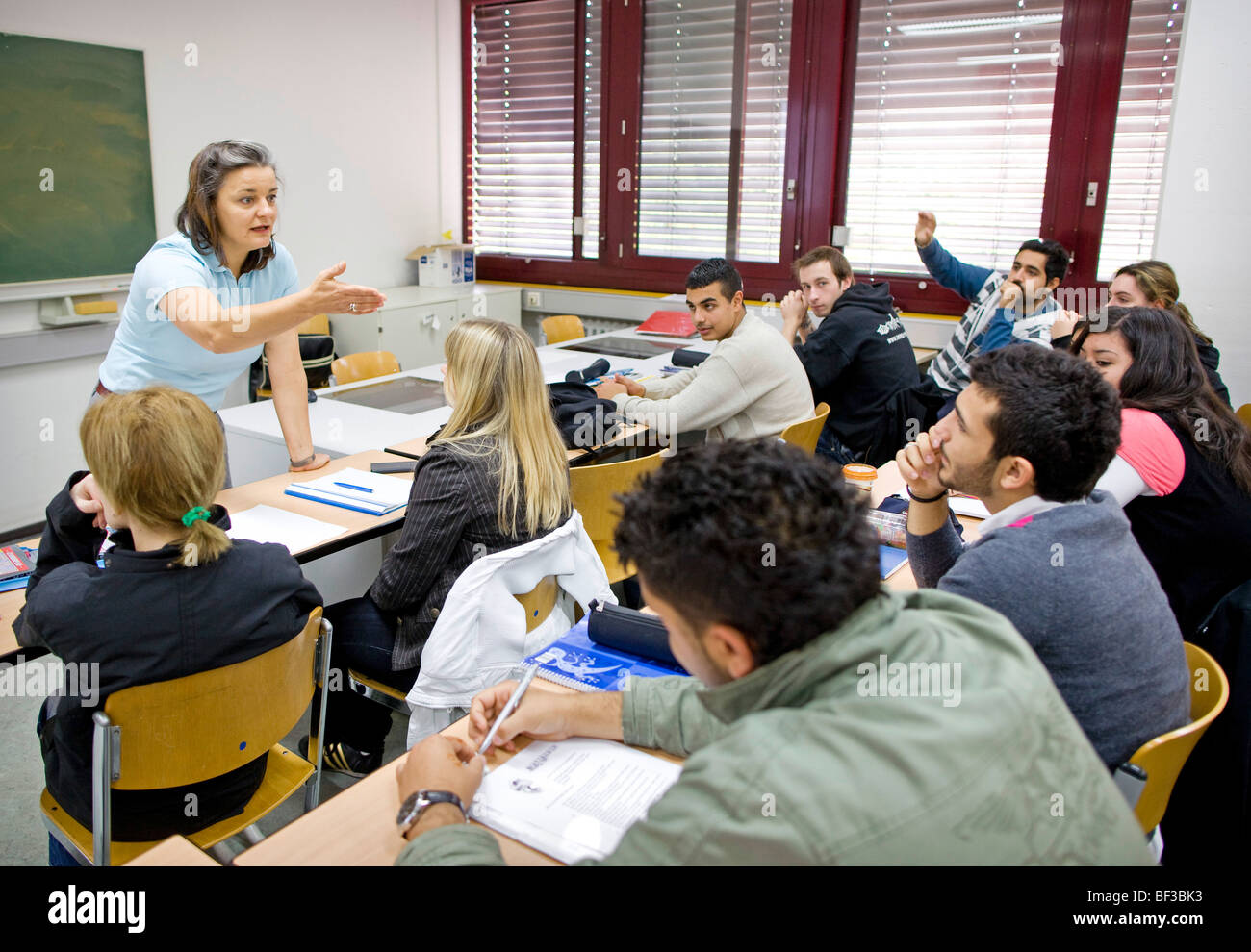 Preventative dept consulenza in una classe con un alto livello di migranti . Foto Stock