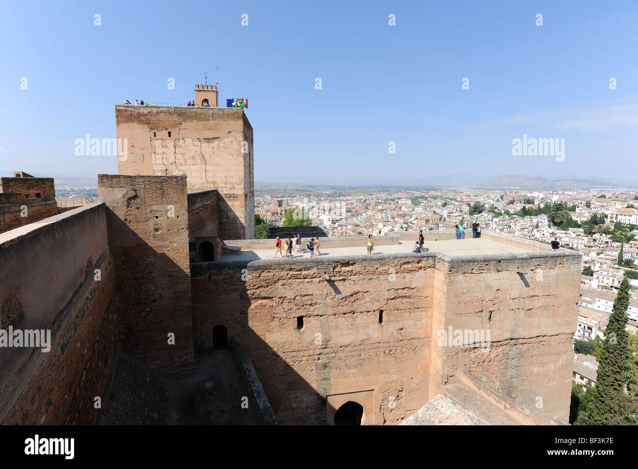 Vista della torre di avvistamento, (Torre de la Vela) La Alcazaba, l'Alhambra di Granada, Andalusia, Spagna Foto Stock