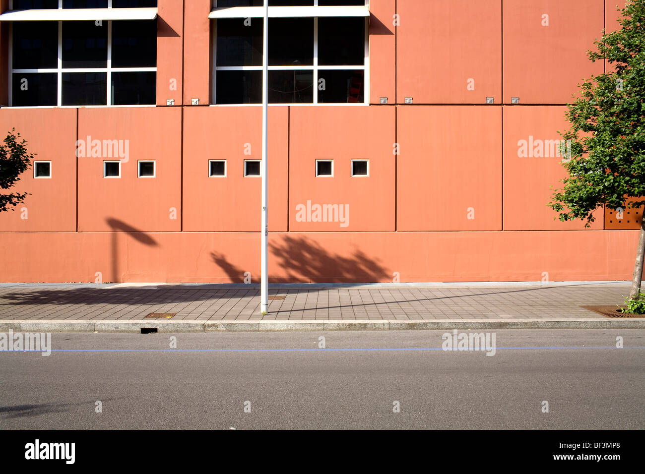 Scena di strada quartiere Bicocca Milano Italia Foto Stock