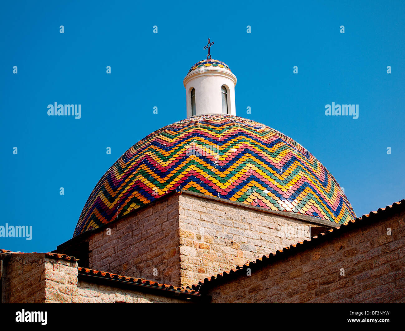Chiesa Duomo con mosaici di piastrelle in Olbia, Sardegna Foto Stock